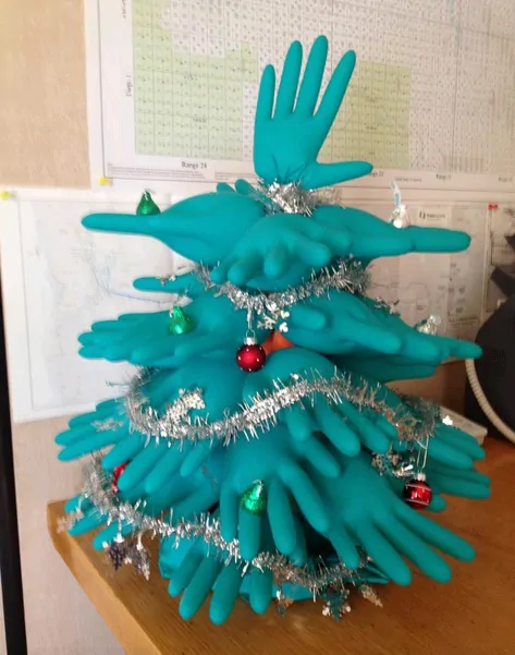 glove christmas tree