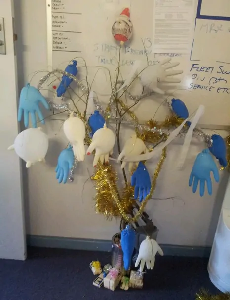 glove christmas tree