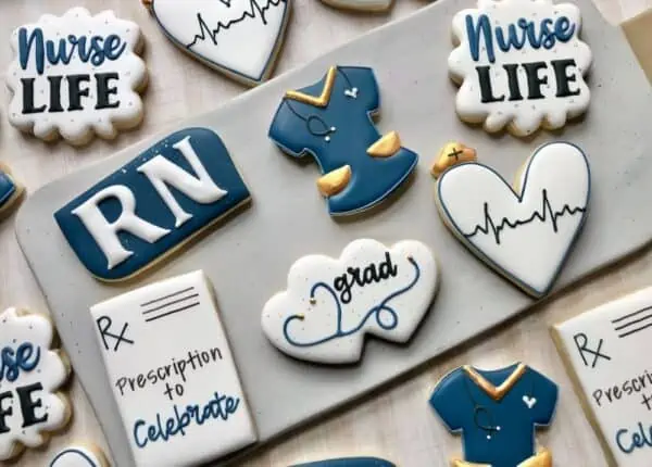 Best Nurse Graduation Cookies For Your Nursing School Grad - cookies 3