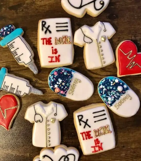 Best Nurse Graduation Cookies For Your Nursing School Grad - cookies 4